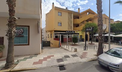 Imagen de Jardinero situado en La Cala del Moral, Málaga